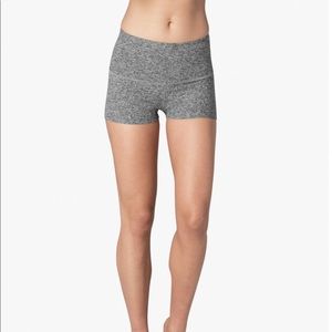 Beyond Yoga circuit high waisted shorts SMALL